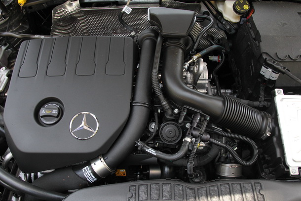 Mercedes A 200 engine
