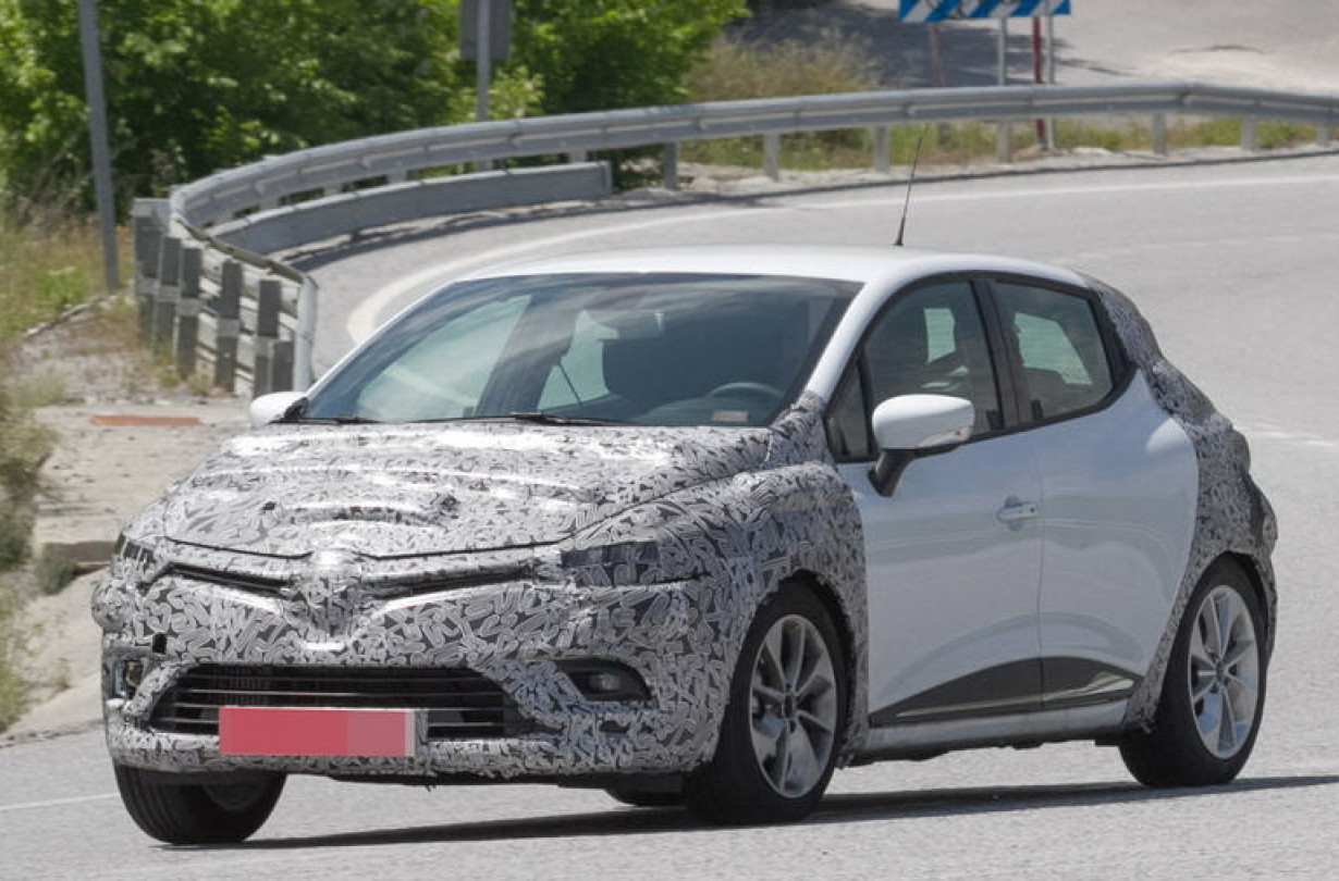 Renault Clio MY2017 scooped