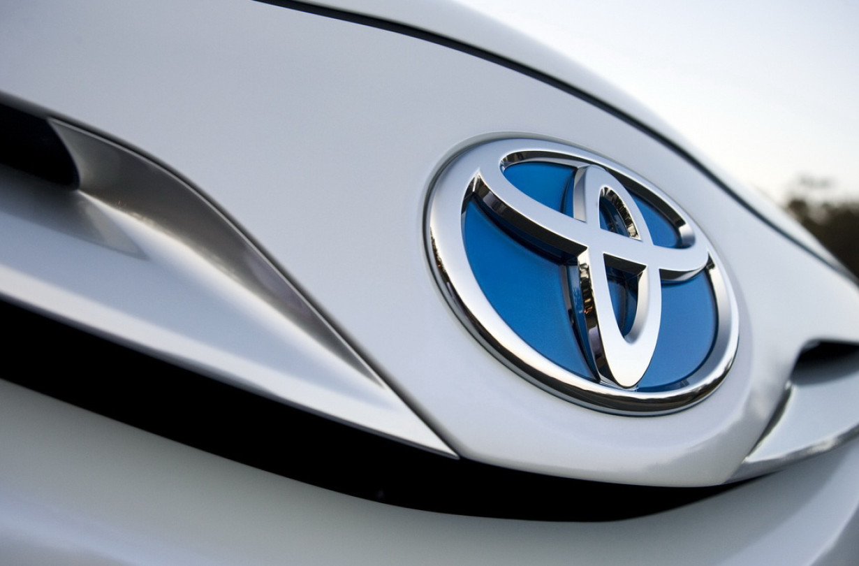 Toyota badge