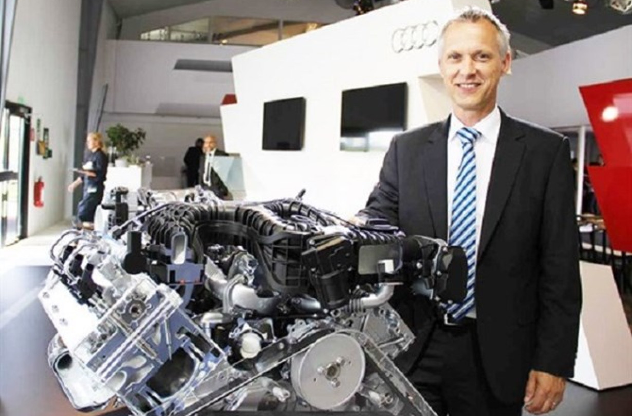 «Για την Audi, ένας ντίζελ είναι η καλύτερη επιλογή για τα επαναφορτιζόμενα υβριδικά μοντέλα», έλεγε το 2014 σε συνέντευξη ο Ulrich Weiss