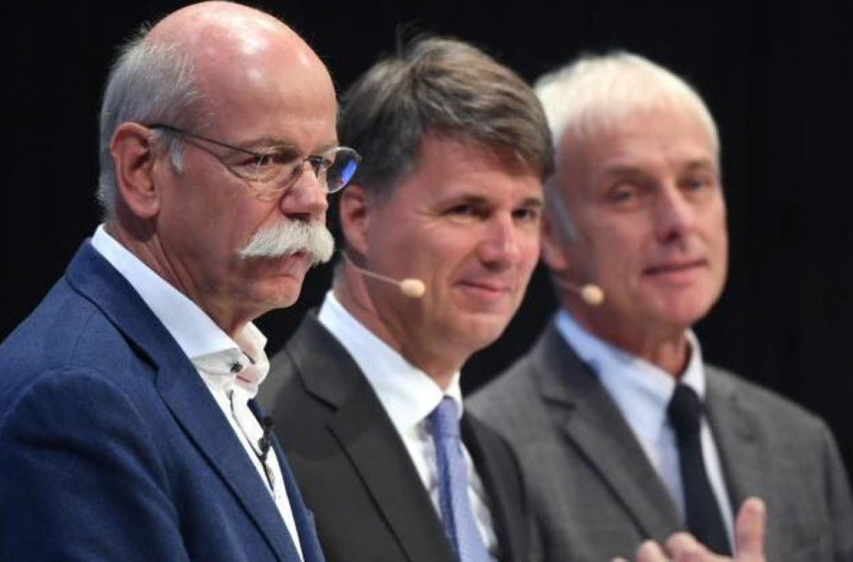 Dieter Zetsche της Daimler, Harald Krüger της BMW και Matthias Müller της Volkswagen.