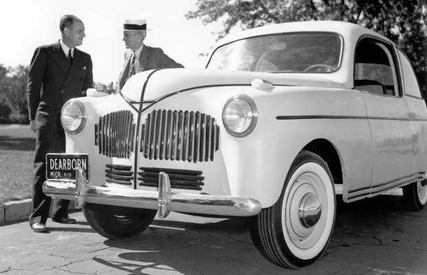 O εφευρέτης και βιομήχανος Henry Ford (δεξιά) με τον χημικό Robert A. Boyer