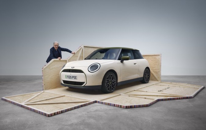 Κάθε λεπτομέρεια του MINI Cooper Paul Smith Εdition αποτυπώνει τη χαρακτηριστική βρετανική ισορροπία ανάμεσα στην απλότητα και στη φινέτσα. MINI Cooper Paul Smith Εdition