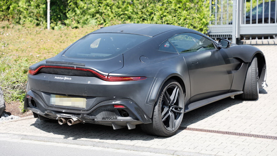 ​​Aston Martin V12 Vantage