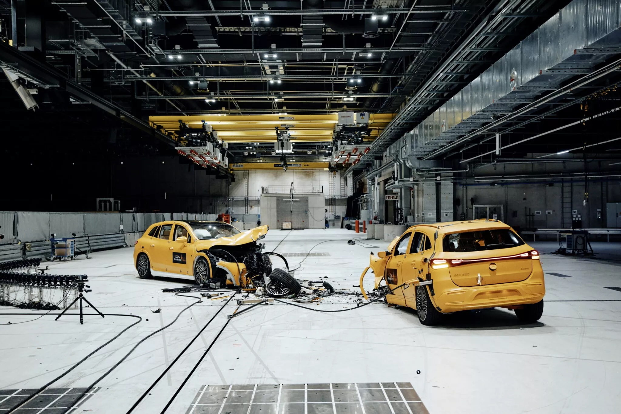 Mercedes-Benz EV crash test