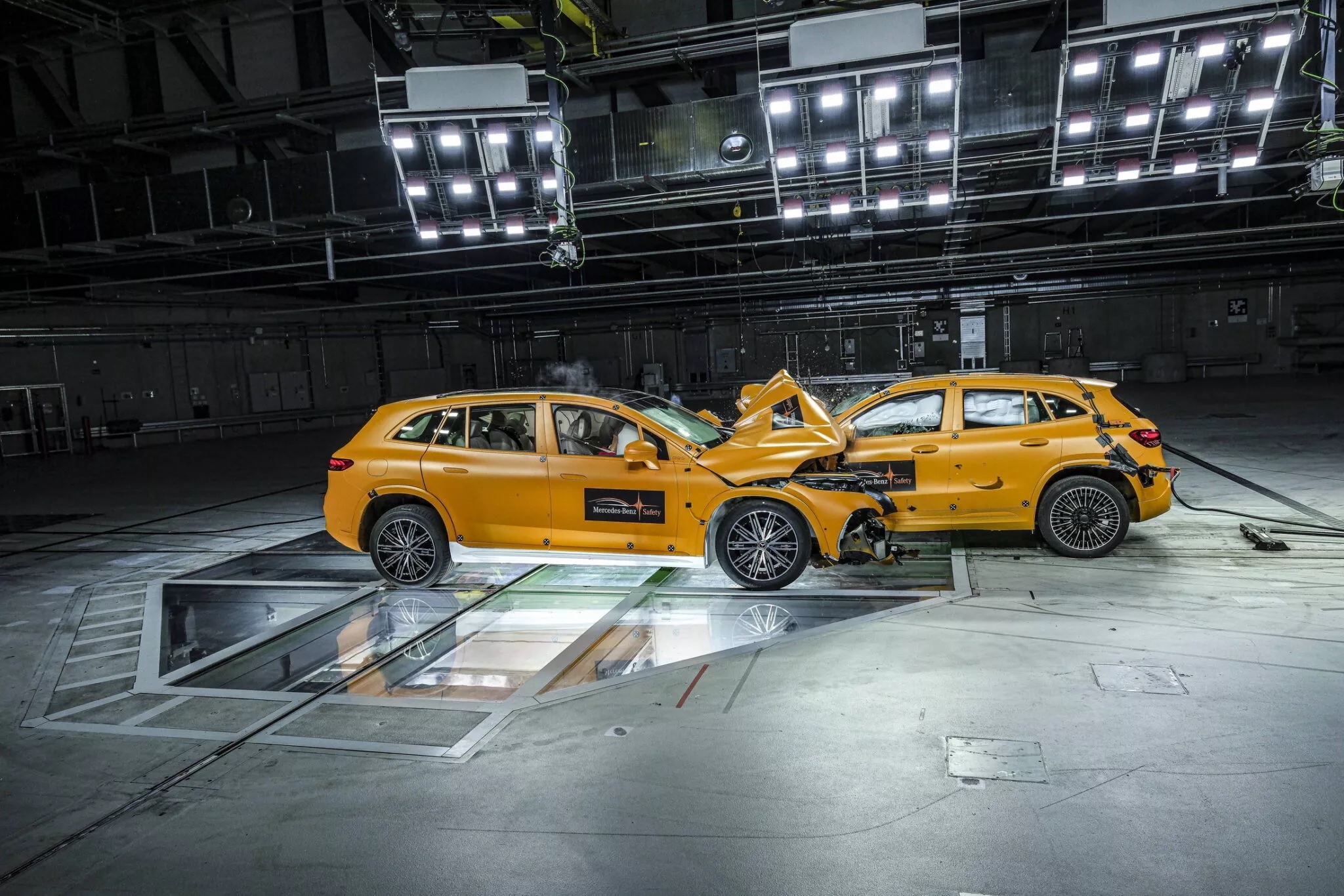 Mercedes-Benz EV crash test