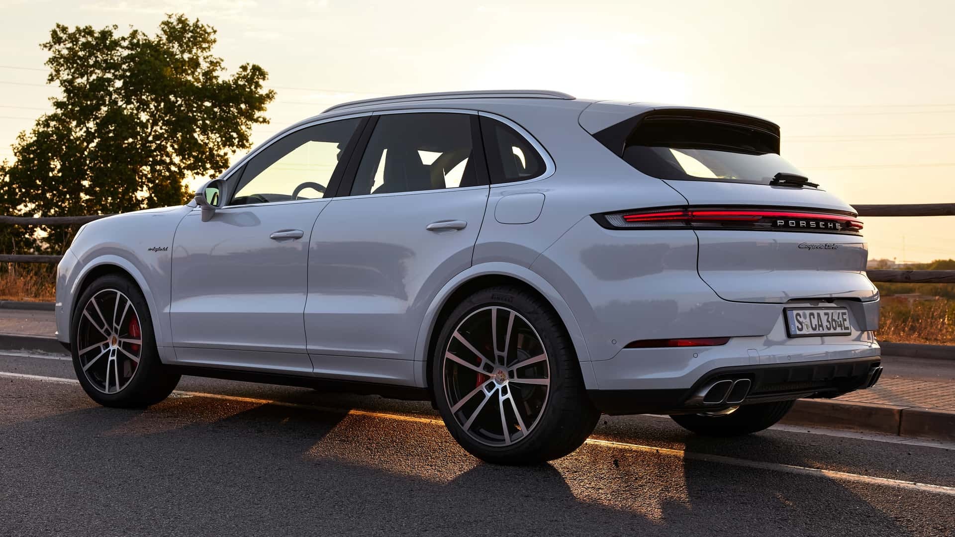 2024 Porsche Cayenne turbo e-hybrid 3