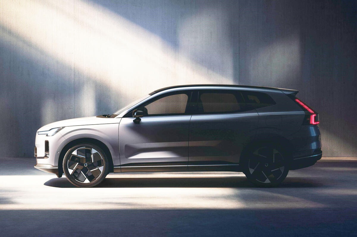2025 Volvo XC70 PHEV
