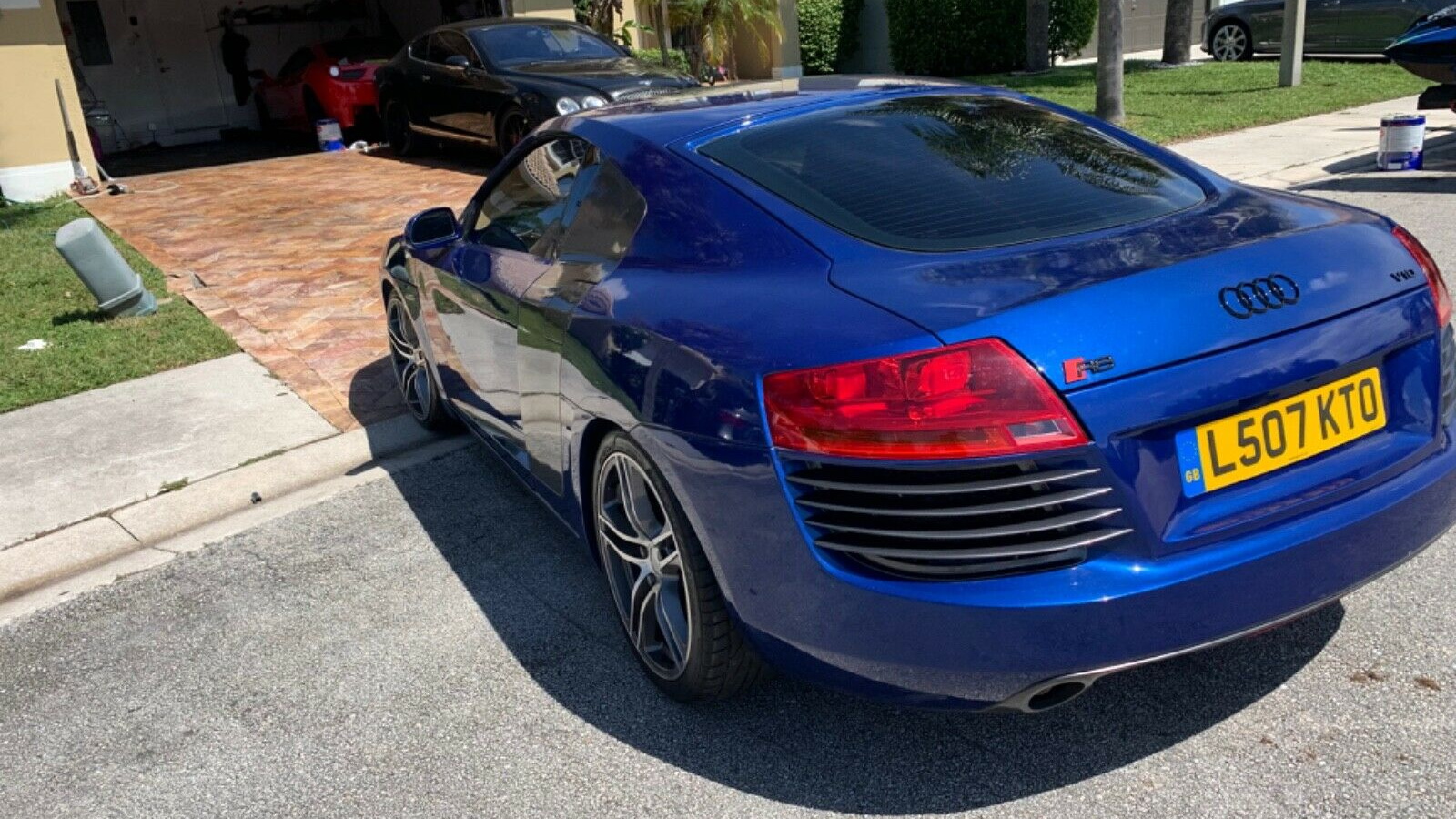 R8 replica