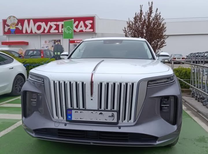 Hongqi E-HS9
