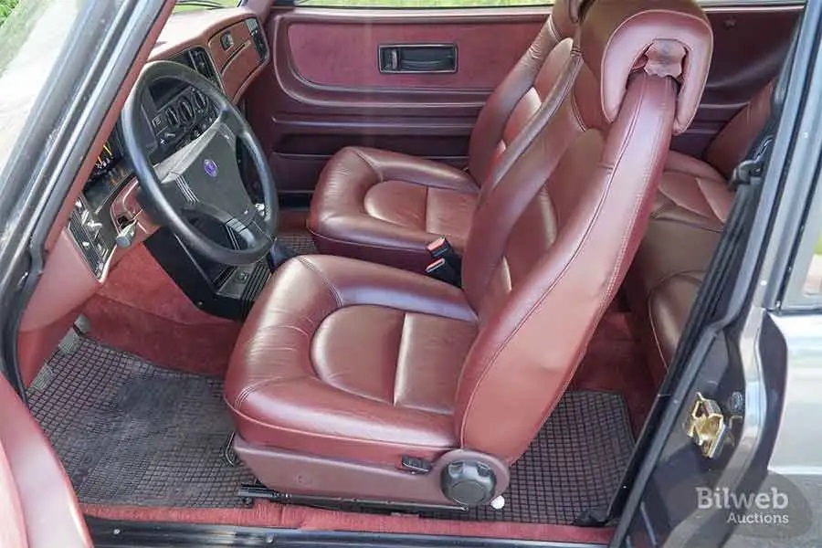 Saab 900