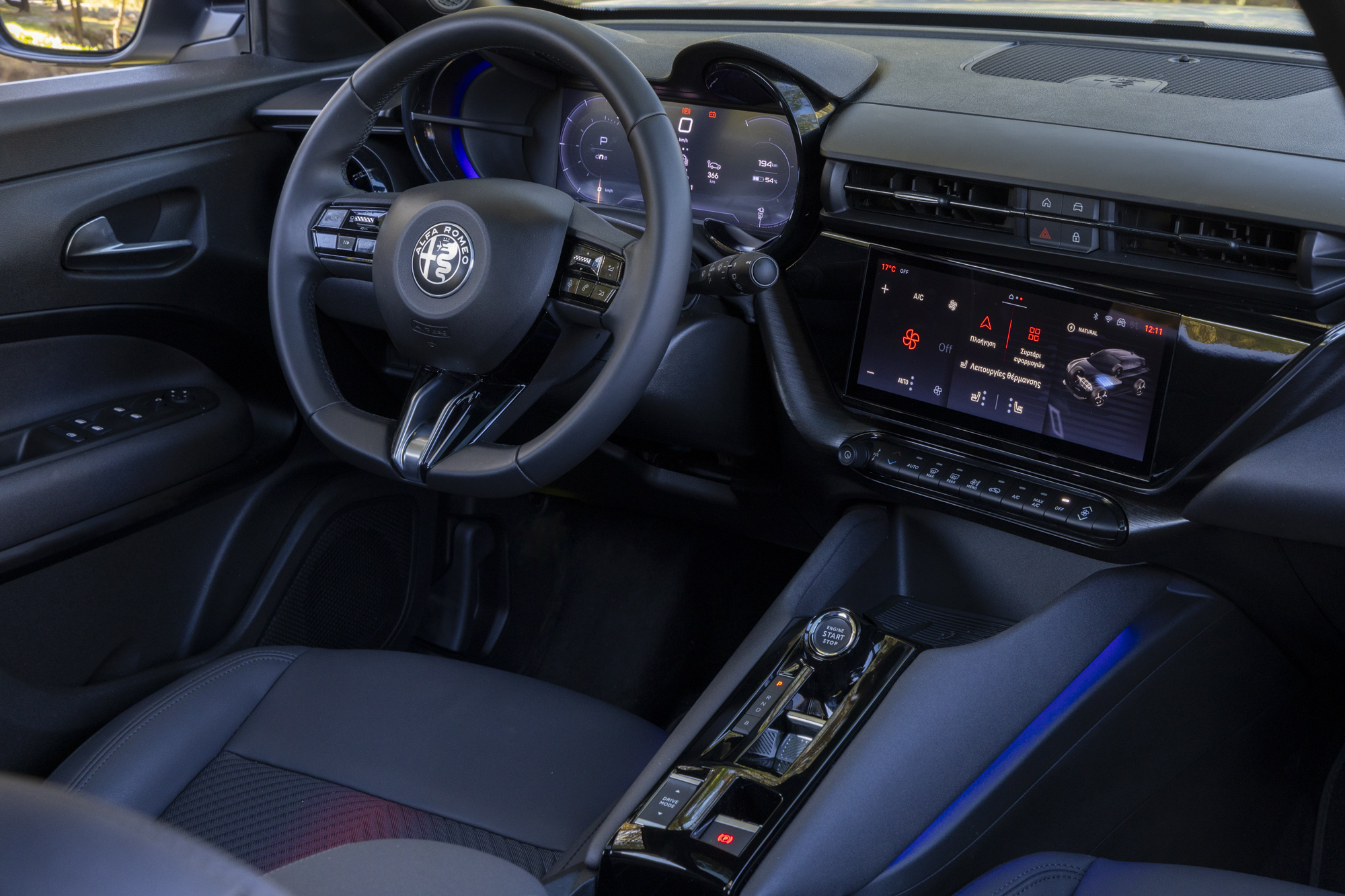 Test drive: Alfa Romeo Junior Elettrica 156 hp 54 kW