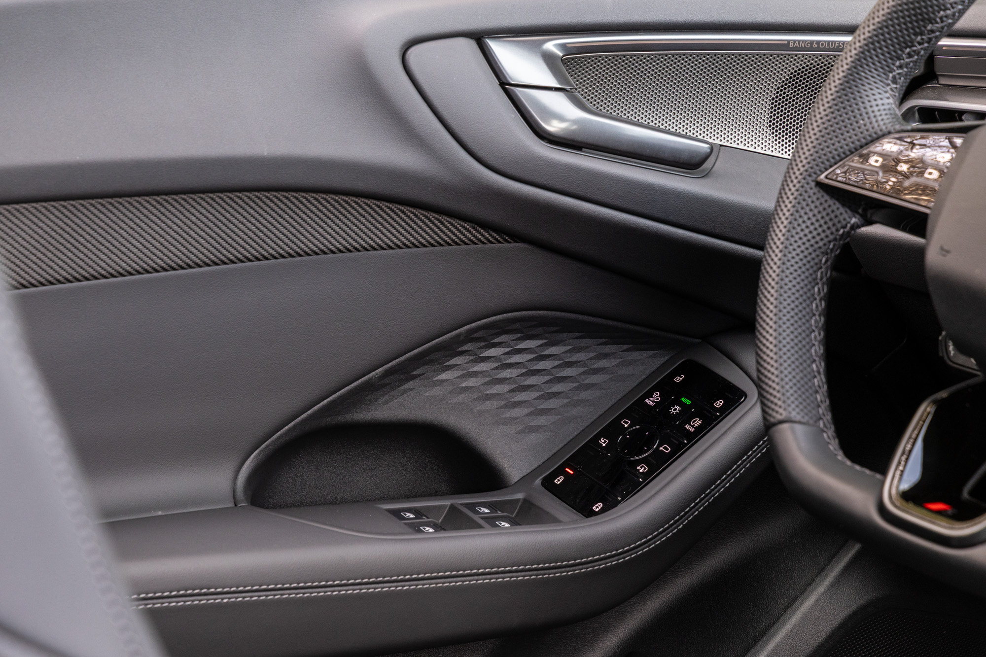 Test drive: Audi A5 Sedan e-hybrid quattro, Photo © DRIVE Media Group/Thanassis Koutsogiannis