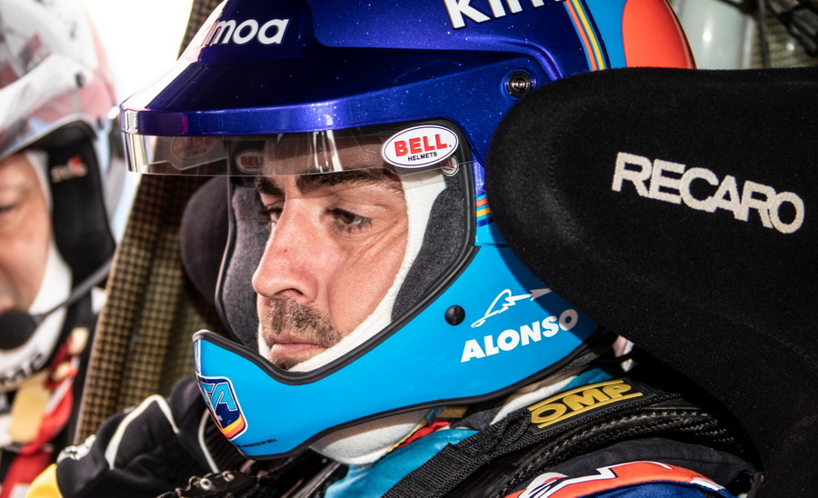 Alonso testing Dakar Toyota