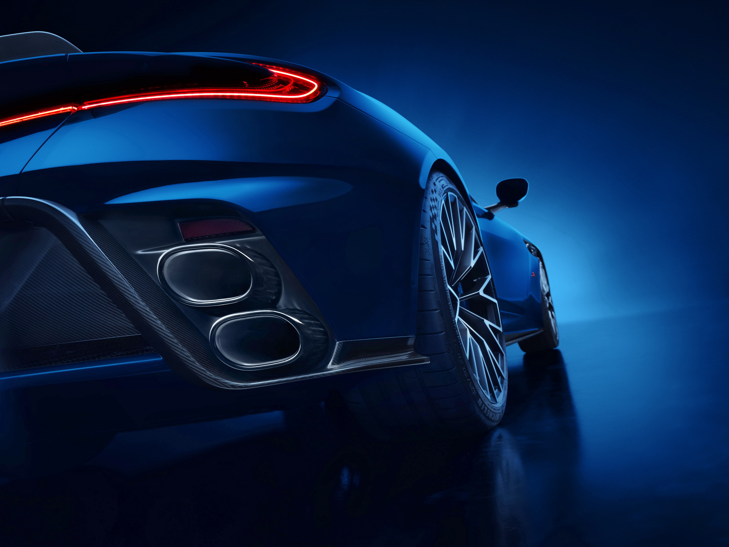 Aston Martin DB12 S