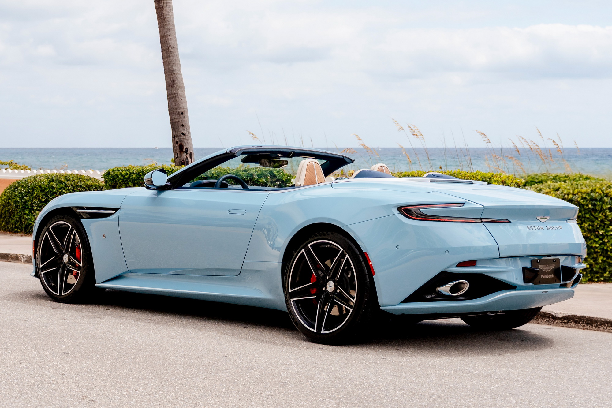 Aston Martin DB12 Palm Beach