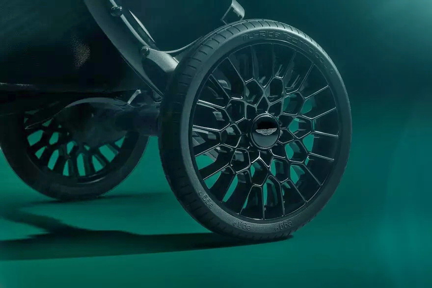 Aston Martin Egg3