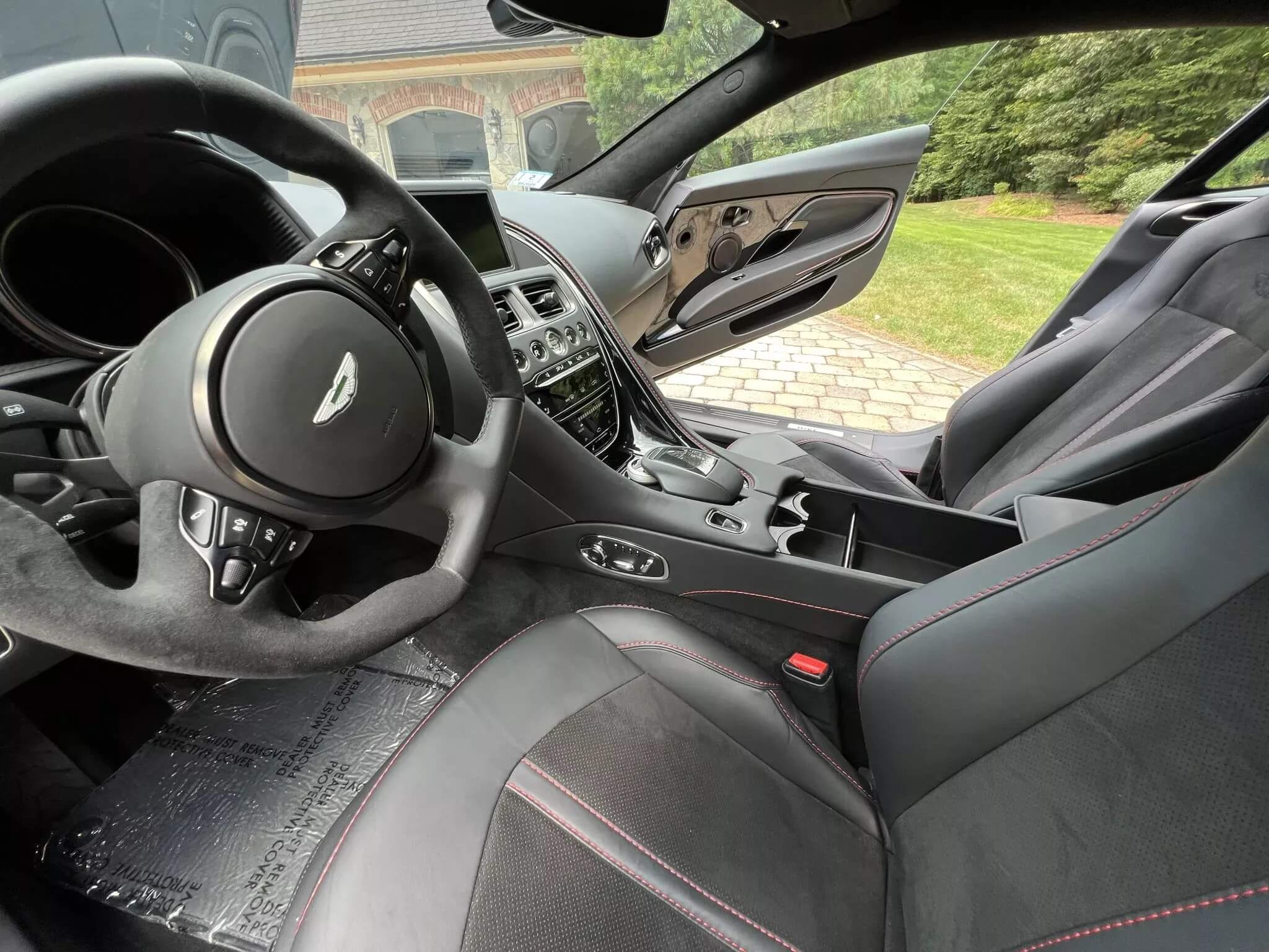 Aston Martin DB11