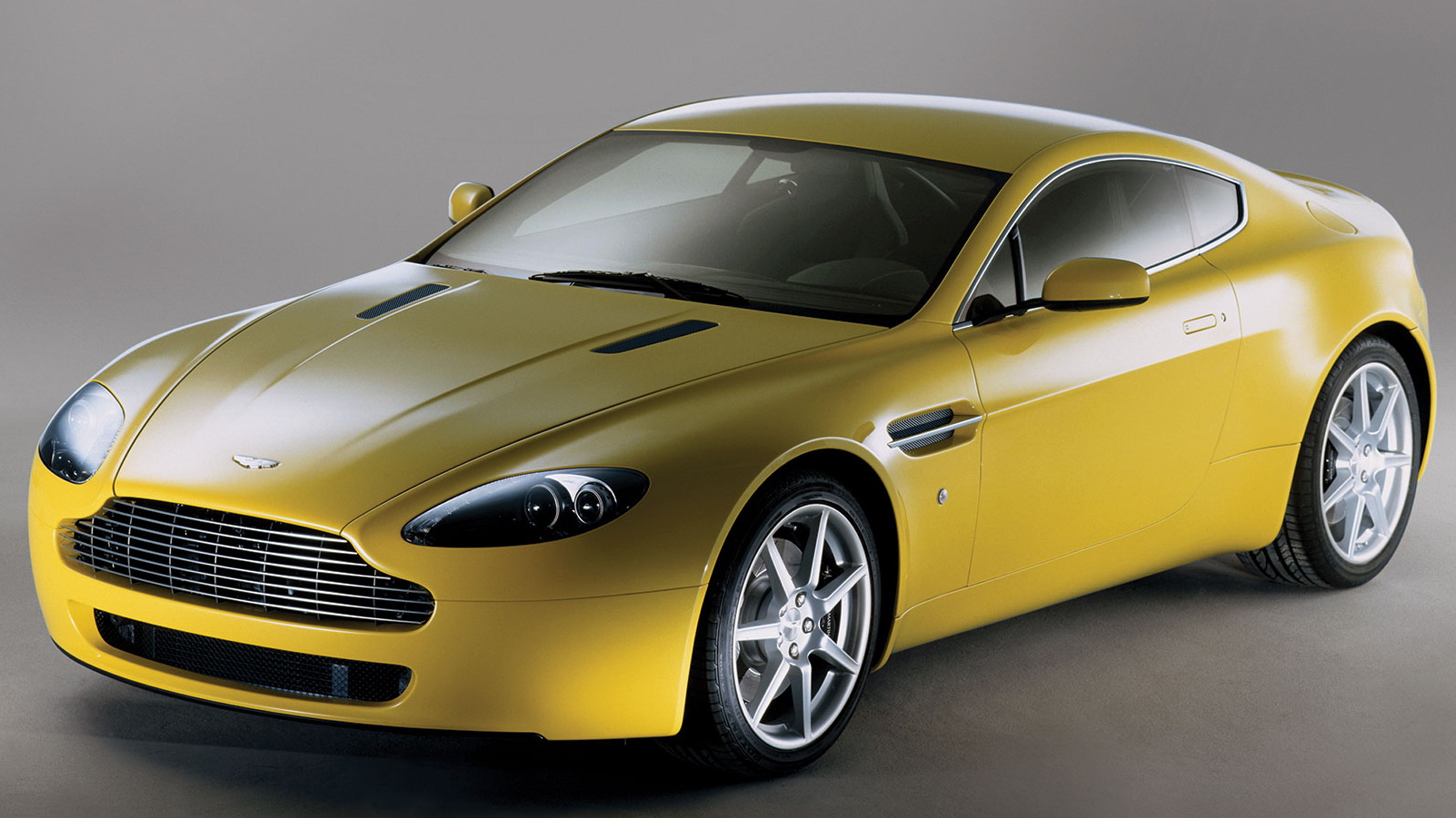 Aston Martin Vantage V8