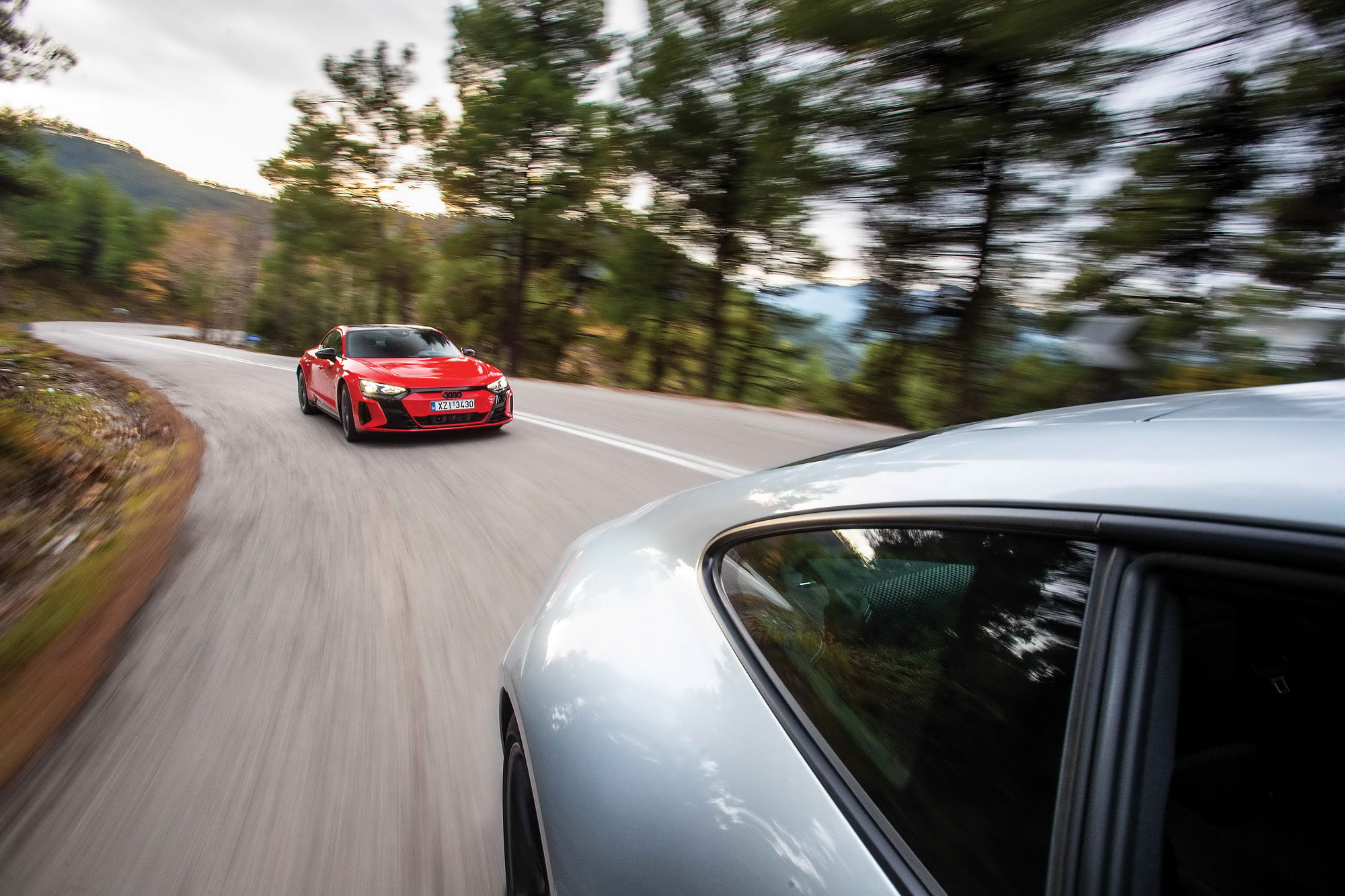Audi RS e-tron GT & Porsche 911 Carrera 4S