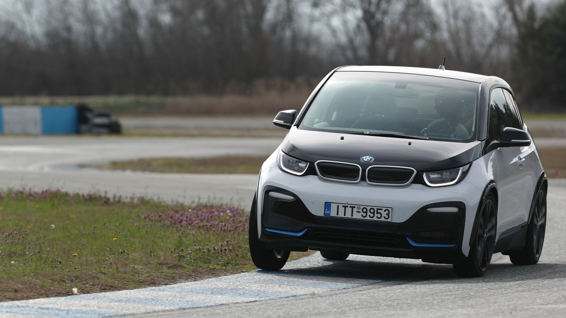 BMW i3s vs Volkswagen Golf GTD - on track