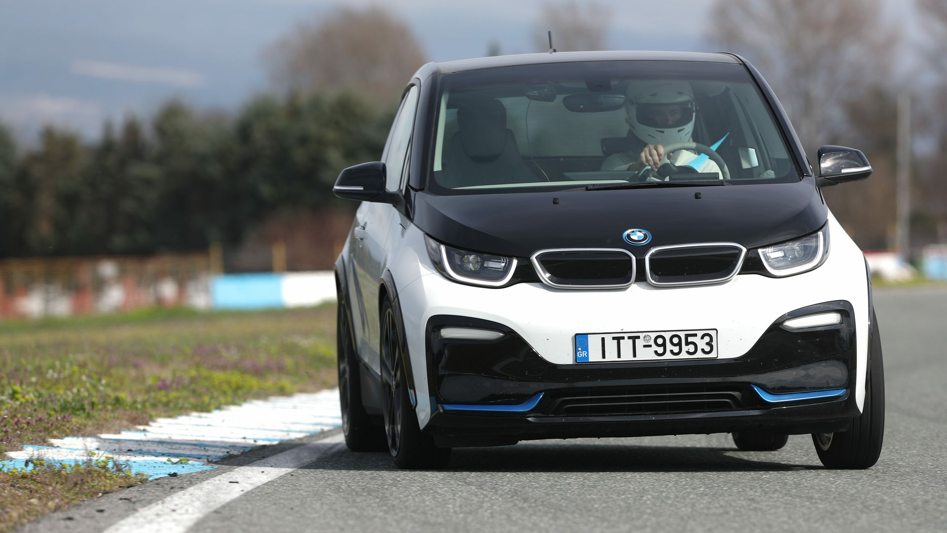 BMW i3s vs Volkswagen Golf GTD