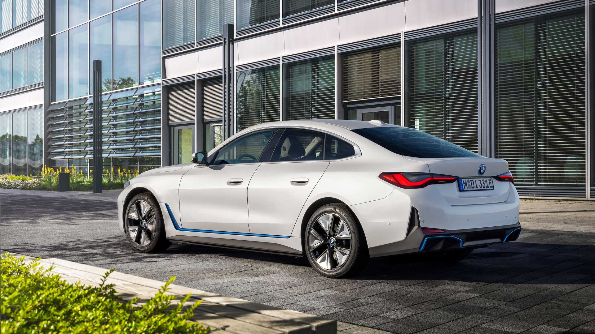 BMW i4