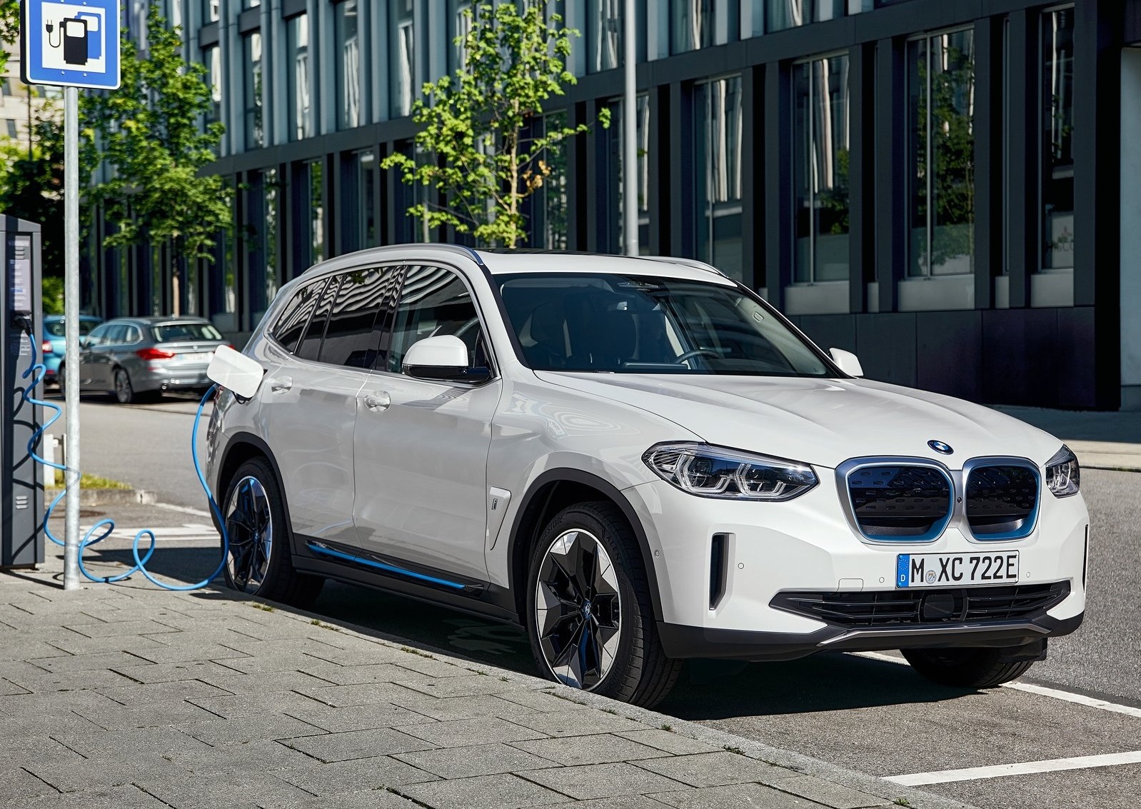 BMW IX3