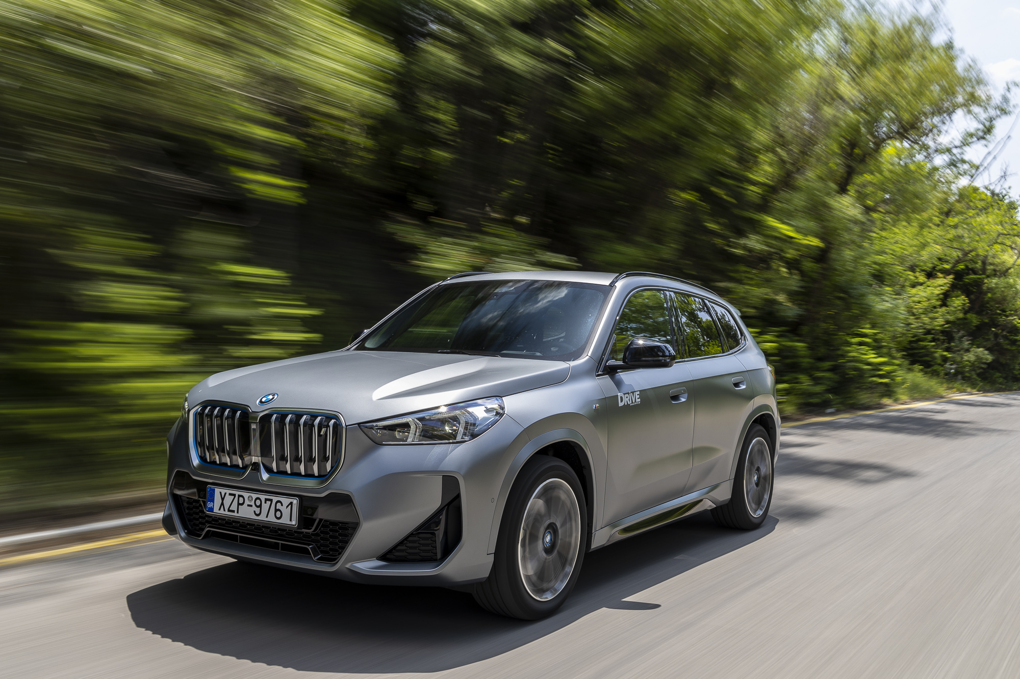 BMW iX1 xDrive30 vs Mercedes-Benz EQA 300 4MATIC