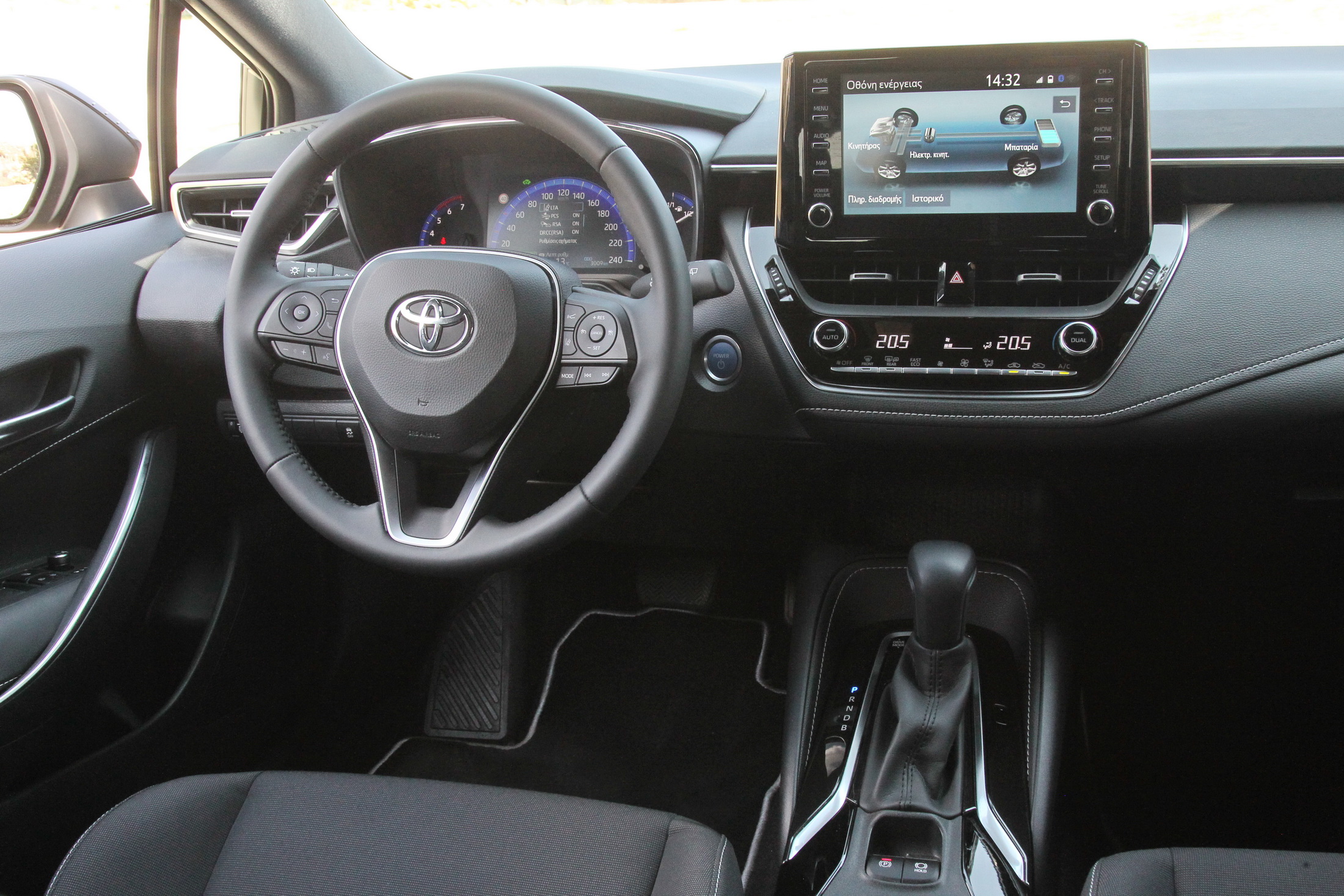 Test Drive: Toyota Corolla 1.8 Hybrid