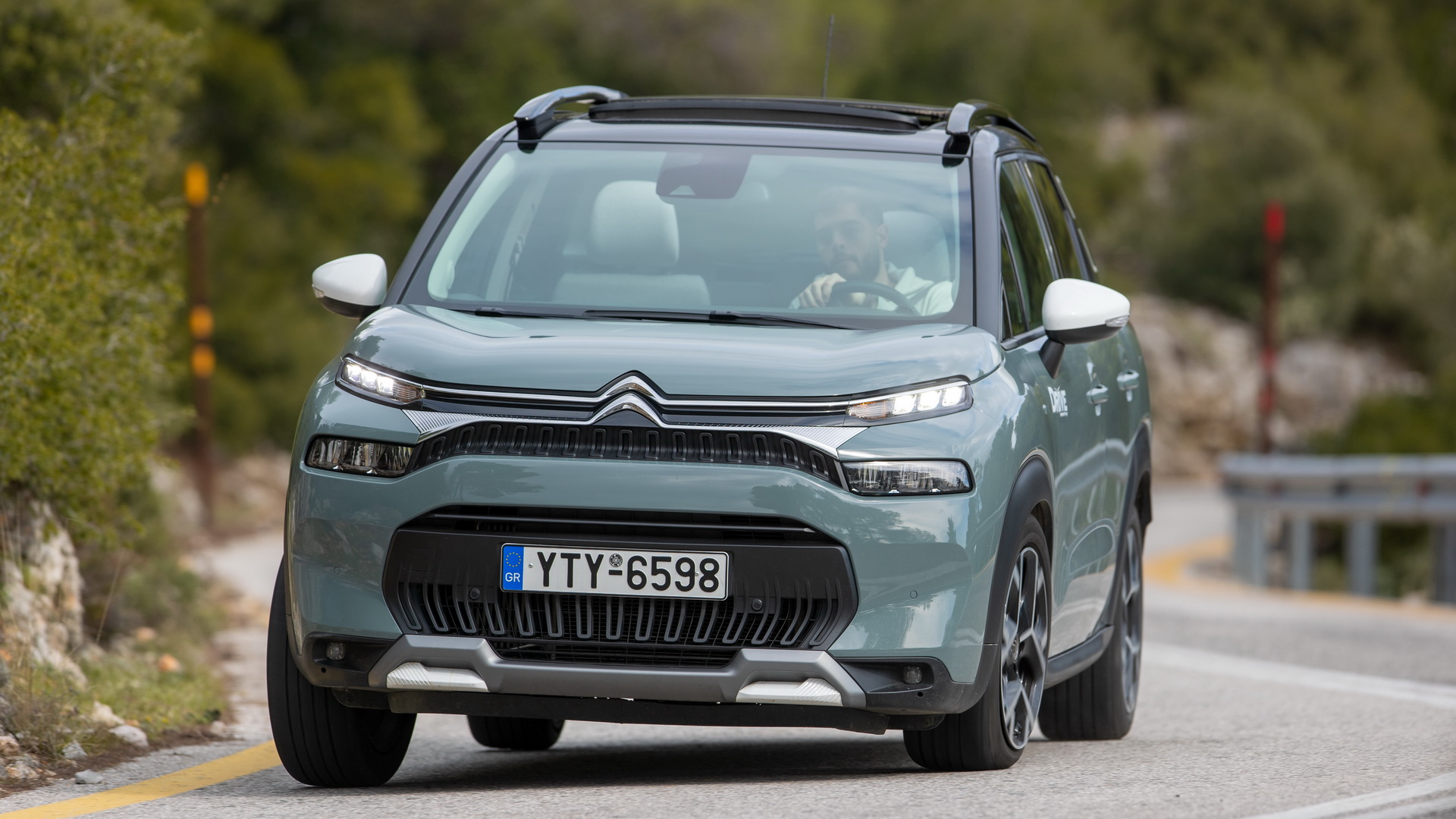 Ντίζελ SUV comparative test: Citroën C3 Aircross 1.5 BlueHDi 120 PS EAT6 vs Opel Crossland 1.5 Diesel AT6/photo credits DRIVE Magazine/Thanassis Koutsogiannis