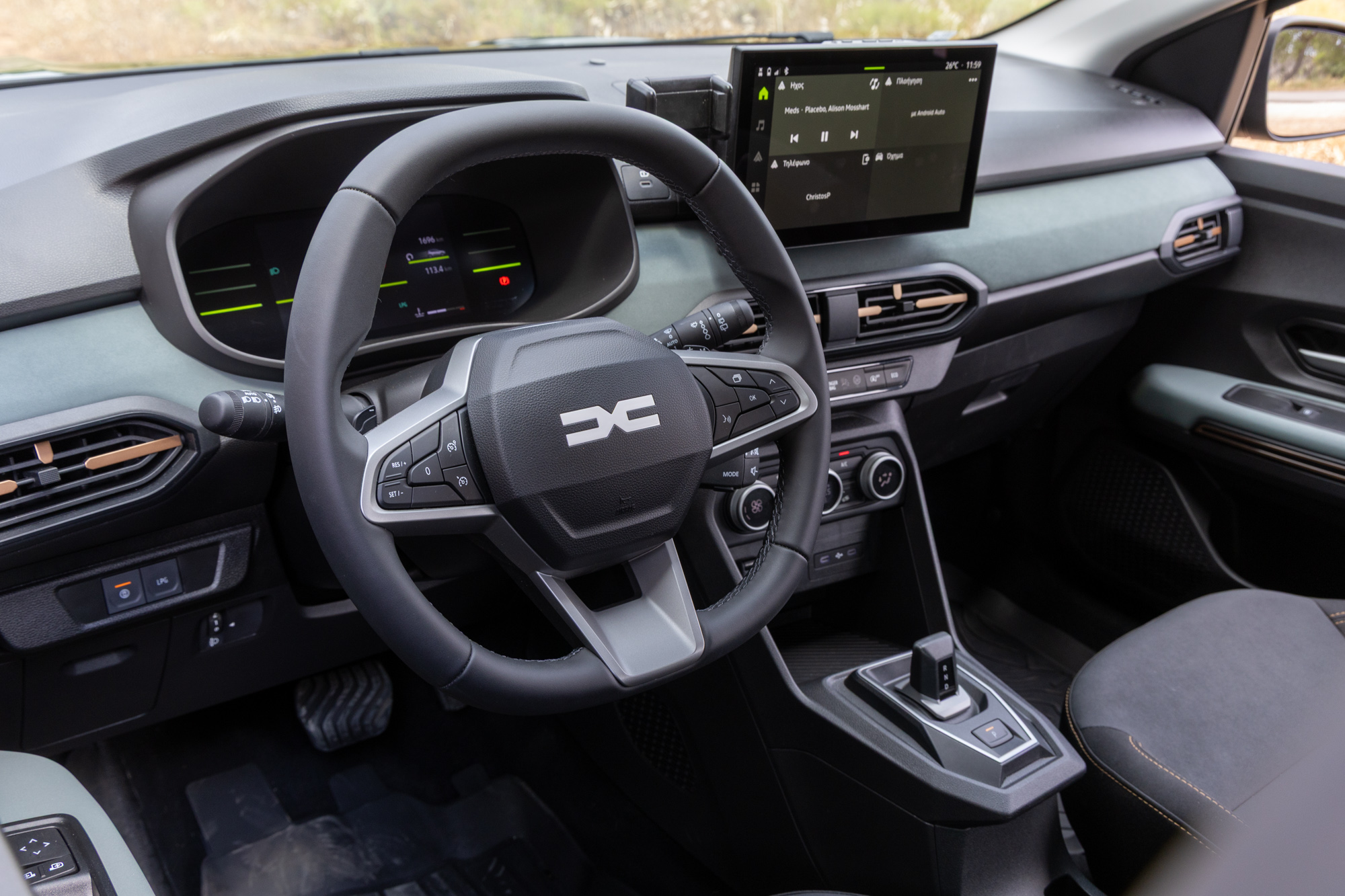 Test Drive: Dacia Sandero Stepway Eco-G 120 EDC, Photo © DRIVE Media Group/Thanassis Koutsogiannis
