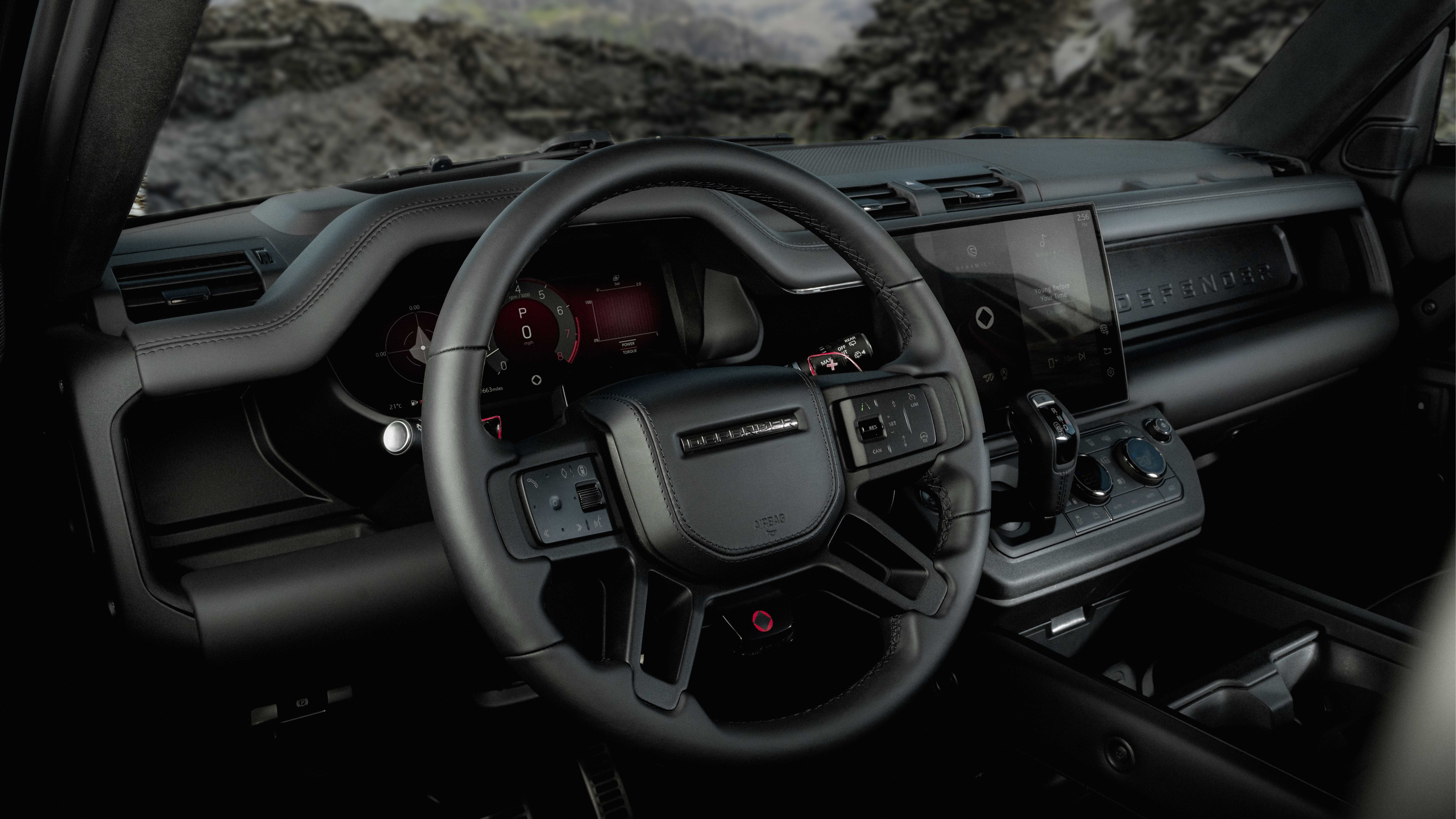 Land Rover Defender OCTA Black