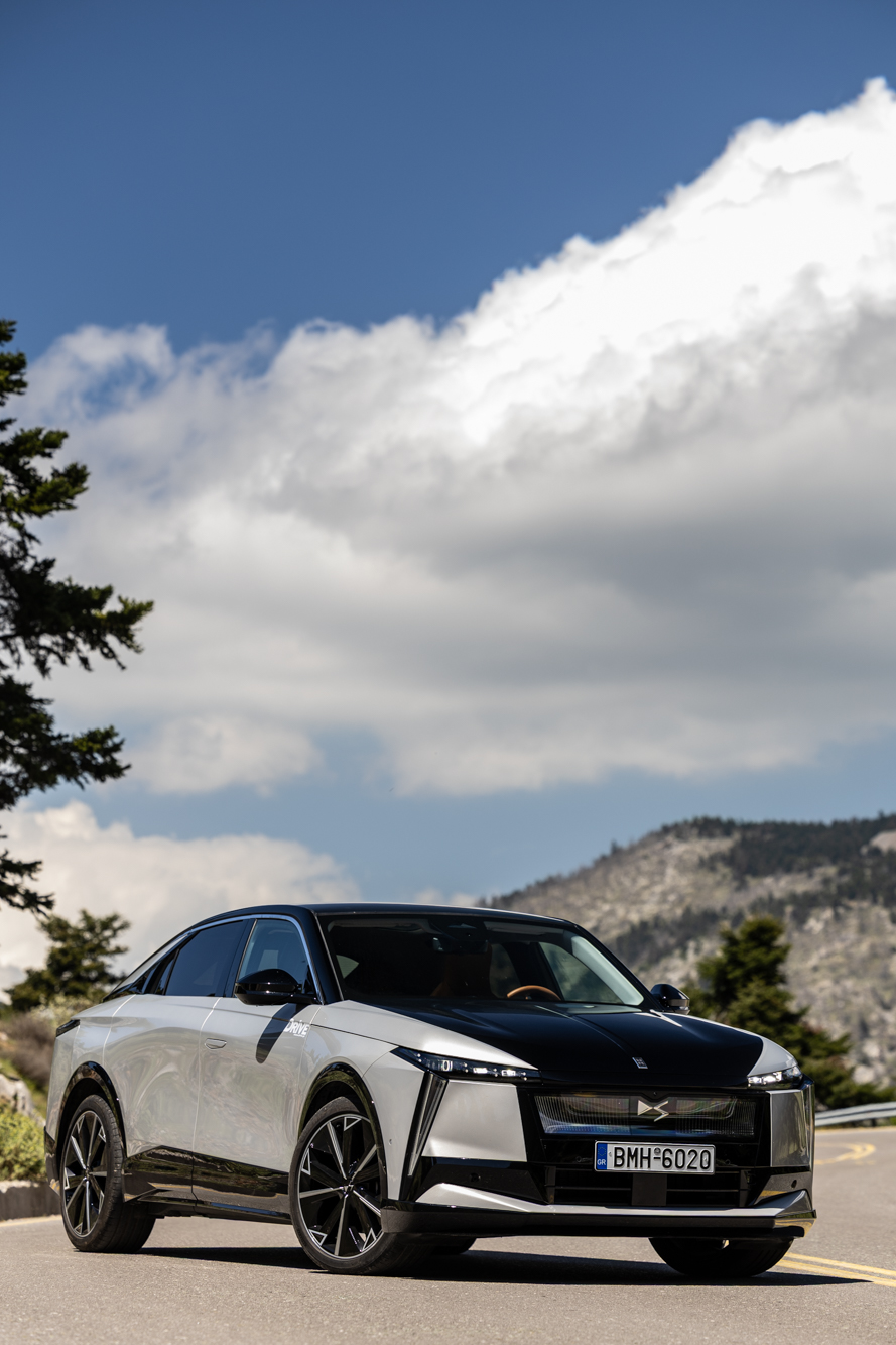 Test drive: DS N°8 Long Range AWD, Photo © DRIVE Media Group/Thanassis Koutsogiannis