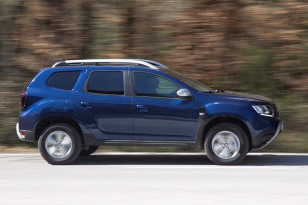 Dacia Duster_side