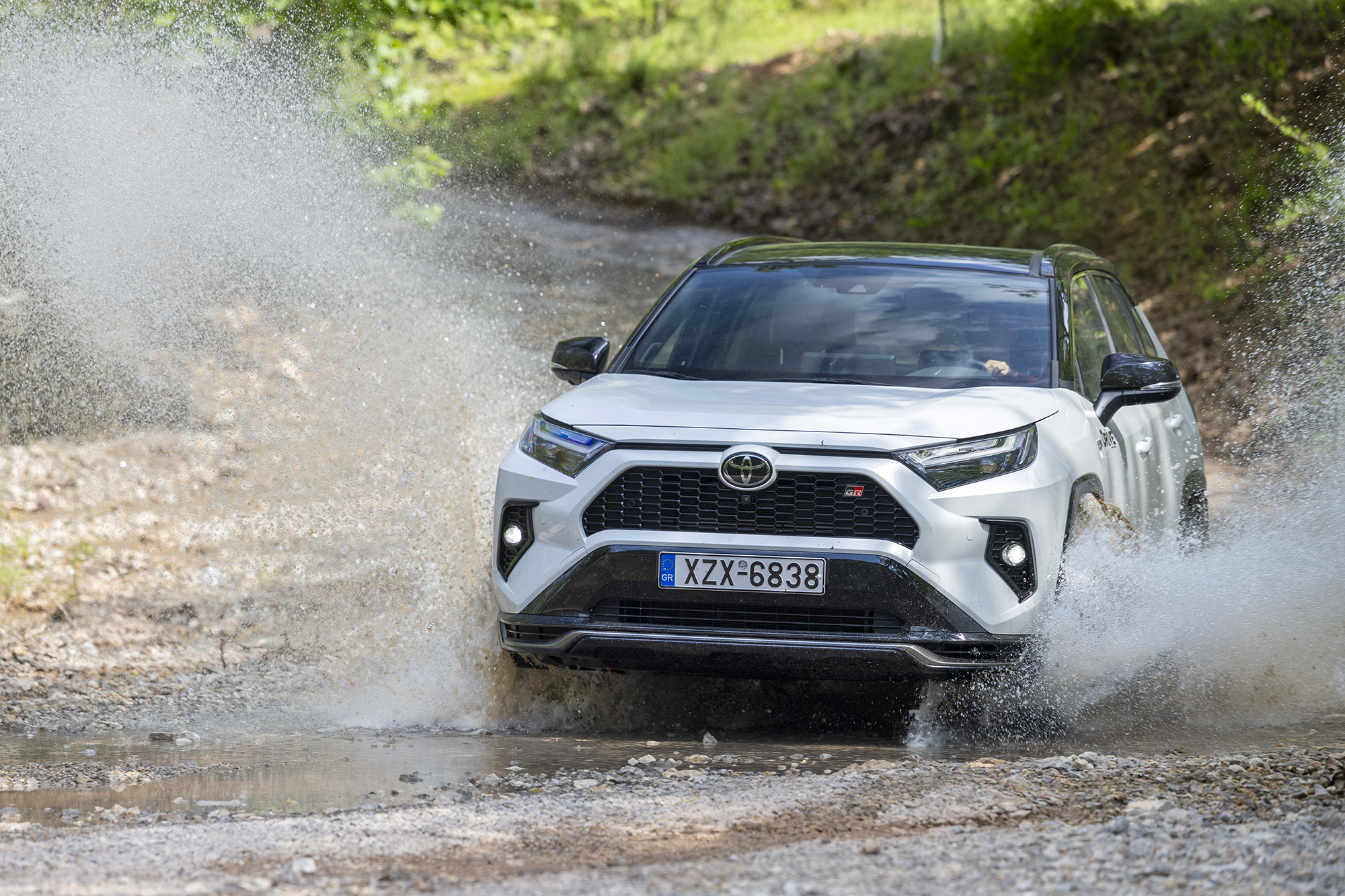 Με Toyota RAV4 στις ειδικές του ΕΚΟ Ράλλυ Ακρόπολις 2025 | Drive