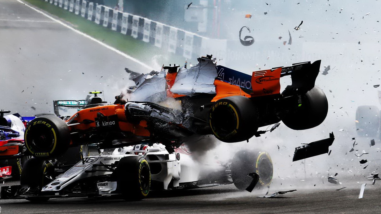 Alonso Leclerc crash