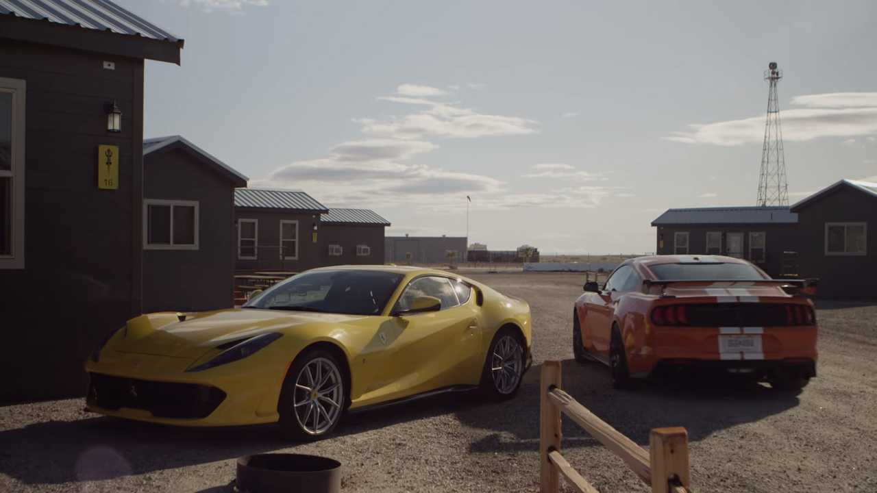 Ferrari 812 Superfast VS Ford Mustang Shelby GT500 (1)