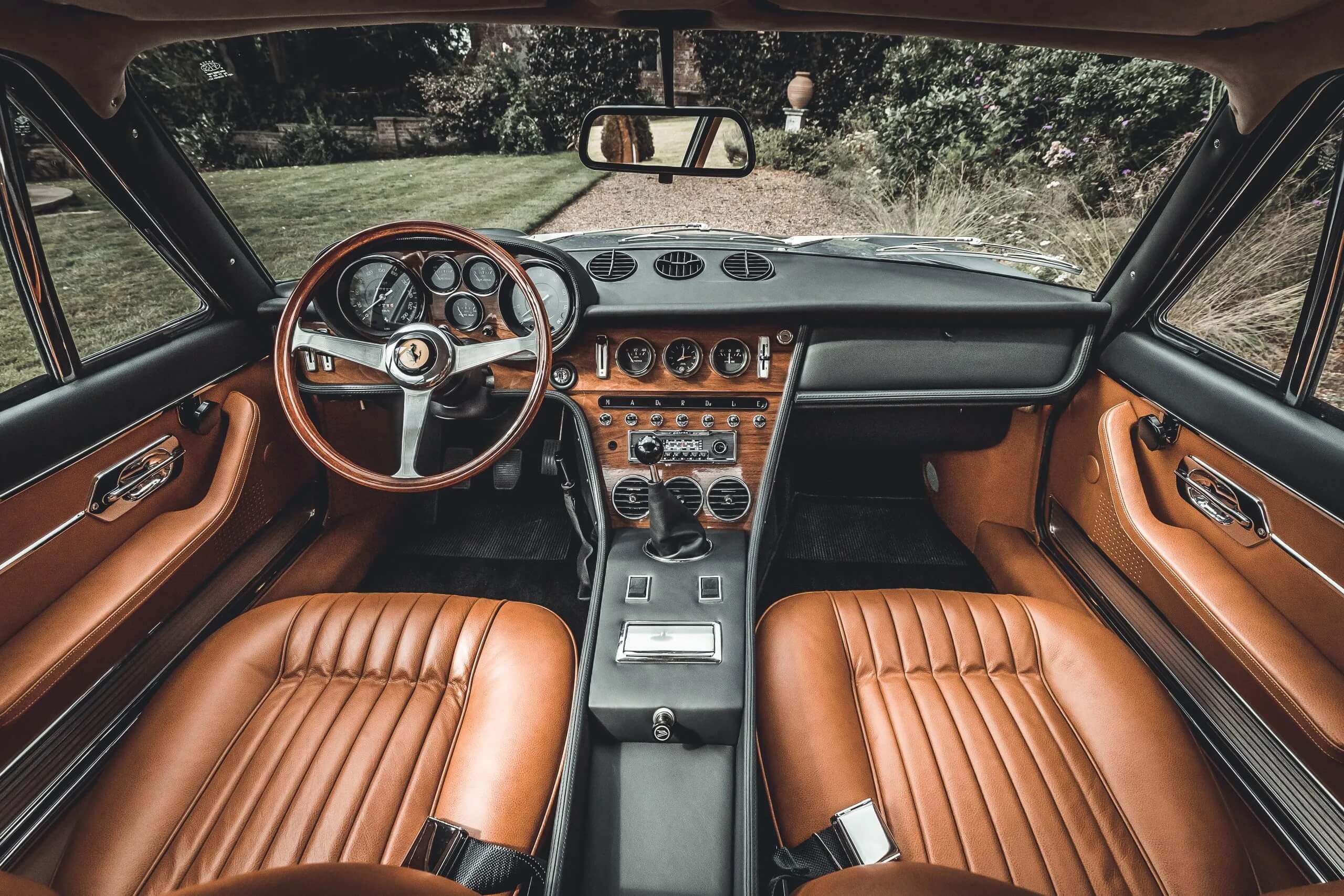 Ferrari 365 GT 2+2