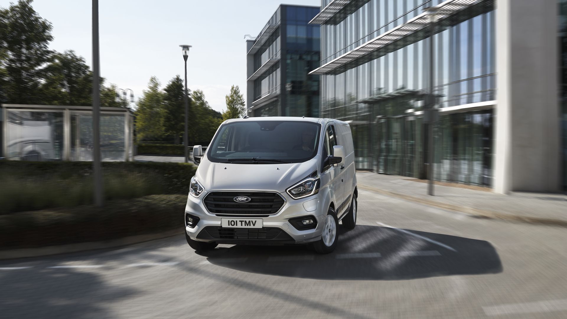 Ford Transit PHEV 1 drive.gr