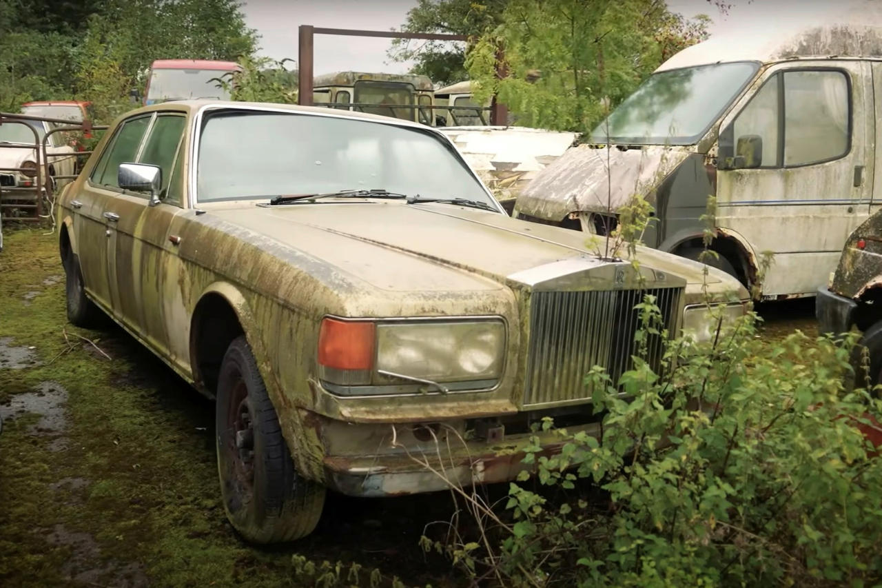 Συλλογή από παλιές Jag, Rolls, MG, Cadillac… Εγκαταλειμμένες από… μαφιόζο