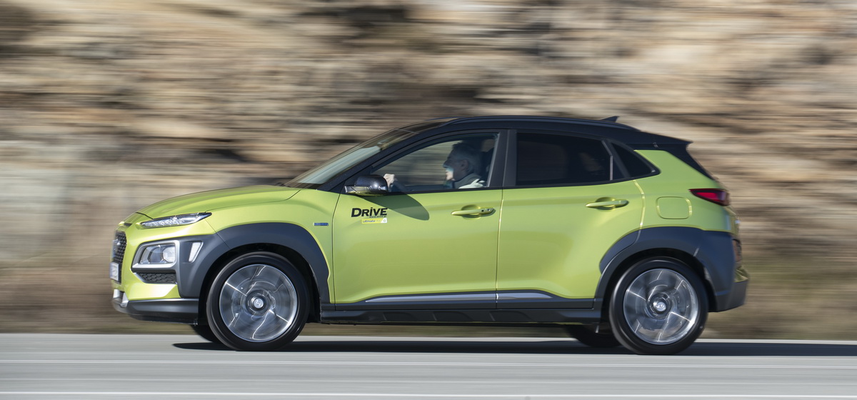 Hyundai Kona Hybrid_panning