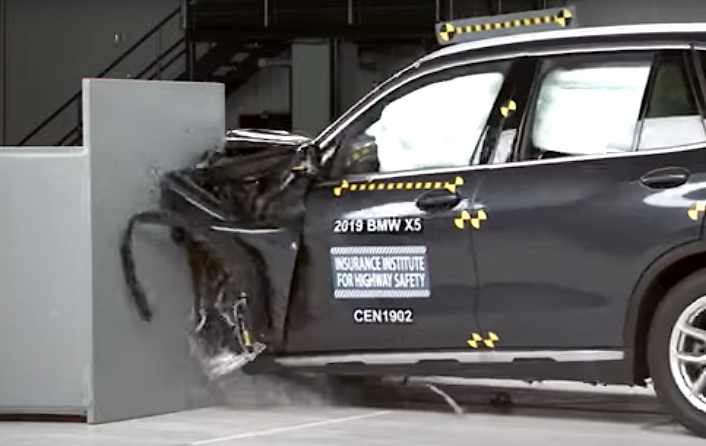 IIHS small overlap crash test