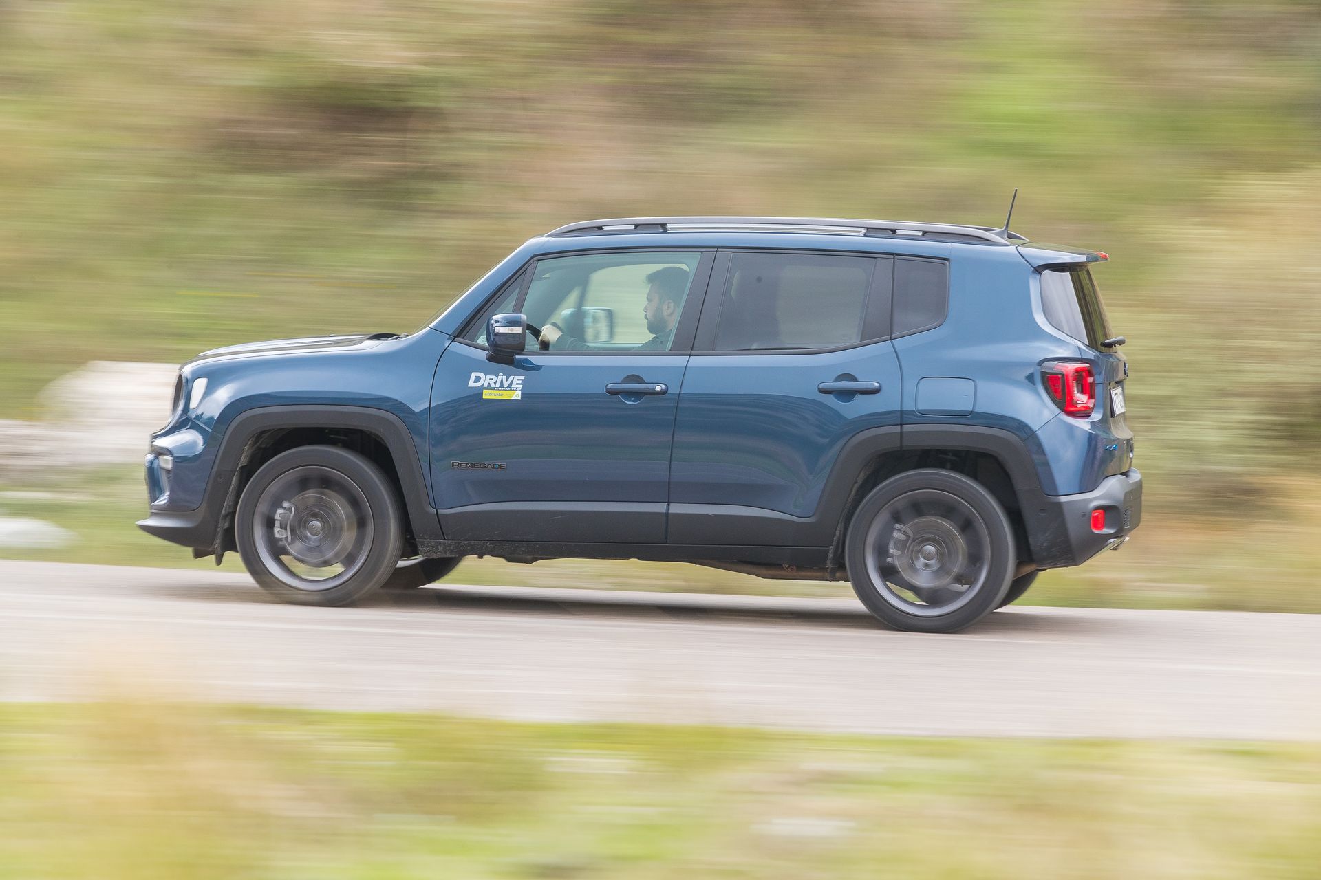 Jeep Renegade 4xe S 2021 drive_gr 3