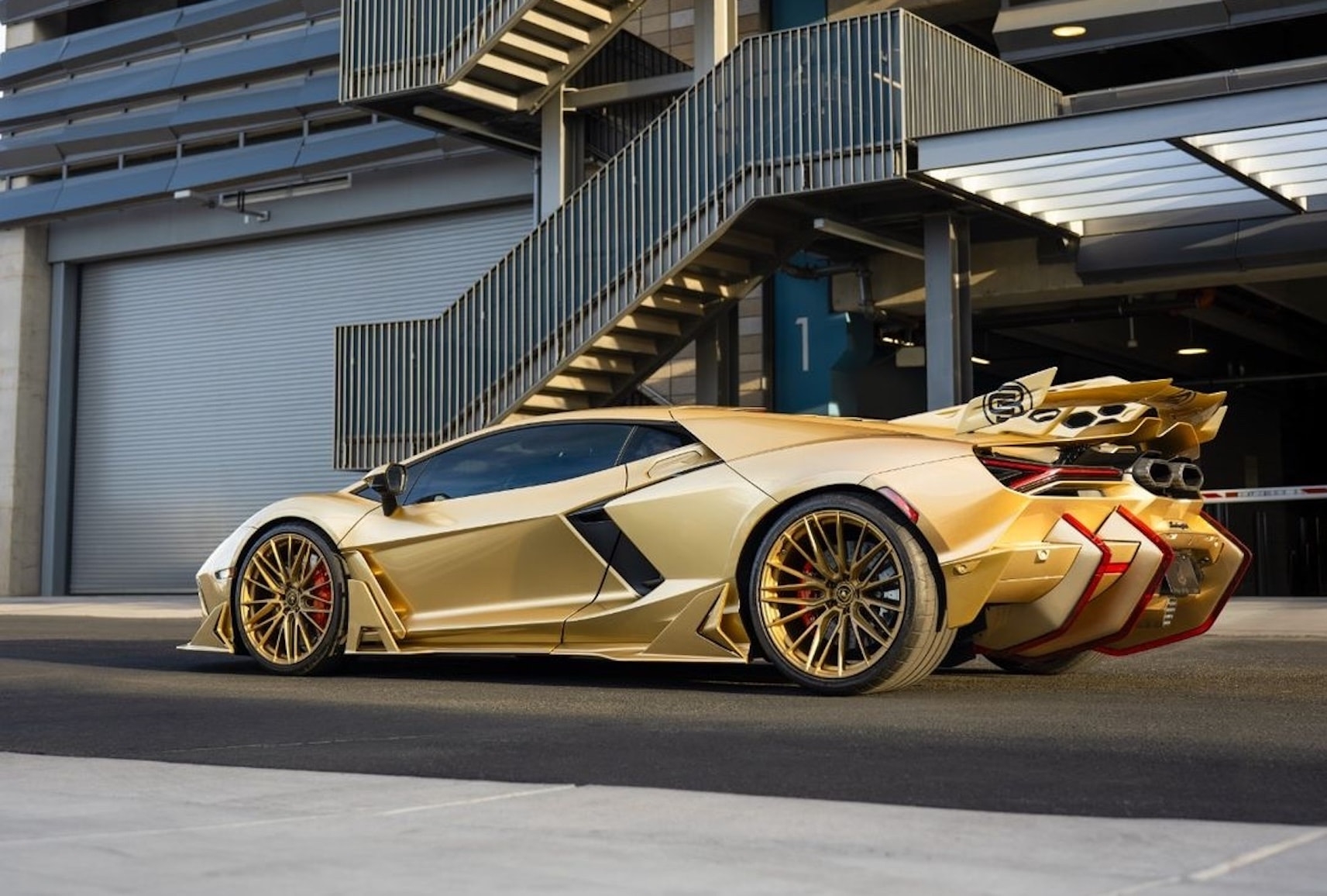 Lamborghini Revuelto