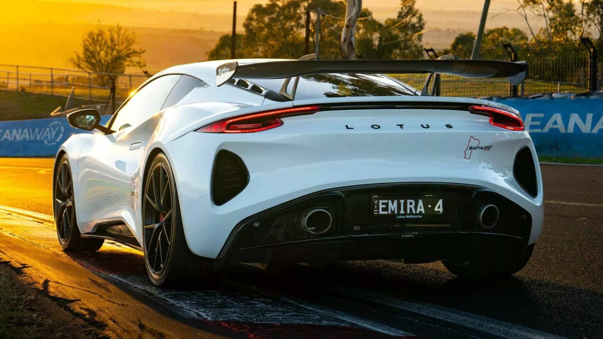 Lotus Emira
