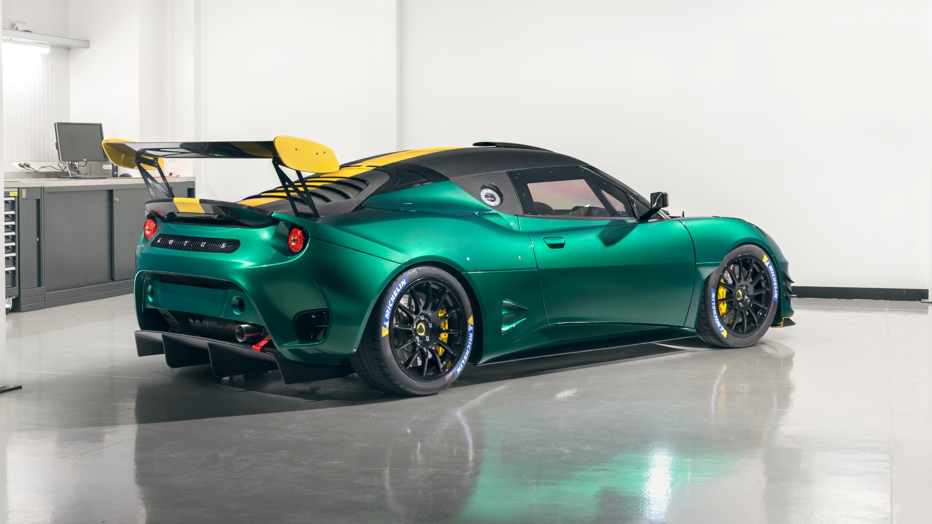 Lotus Evora GT4