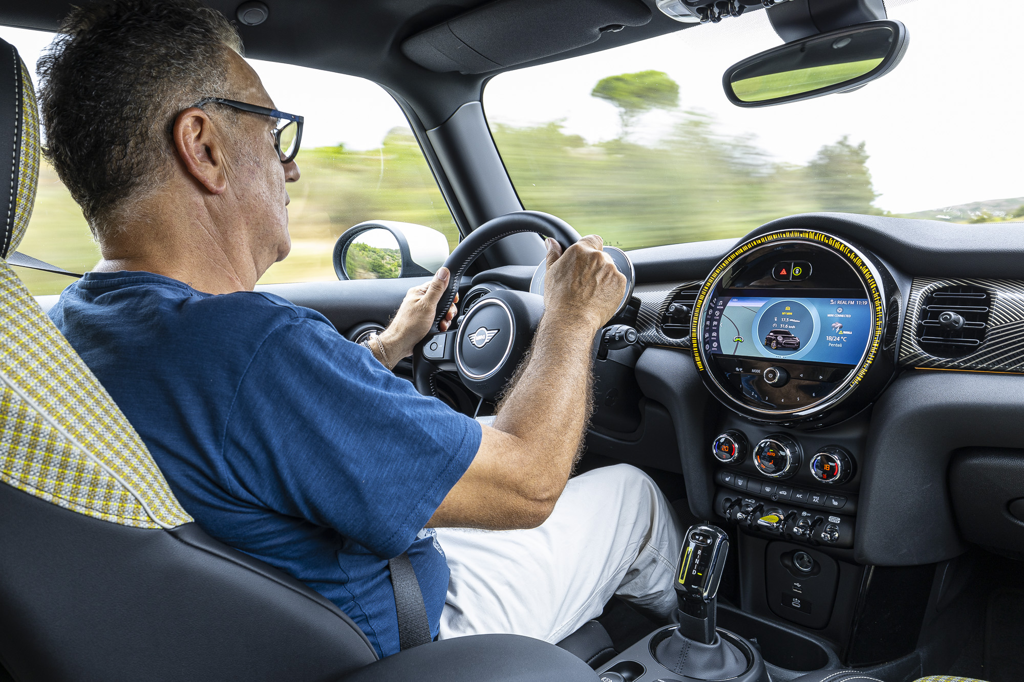 Test drive: MINI Cooper SE Resolute, Photo © DRIVE Media Group/Thanassis Koutsogiannis