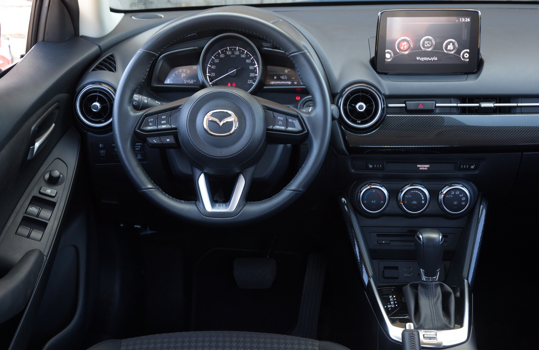 Mazda2_interior