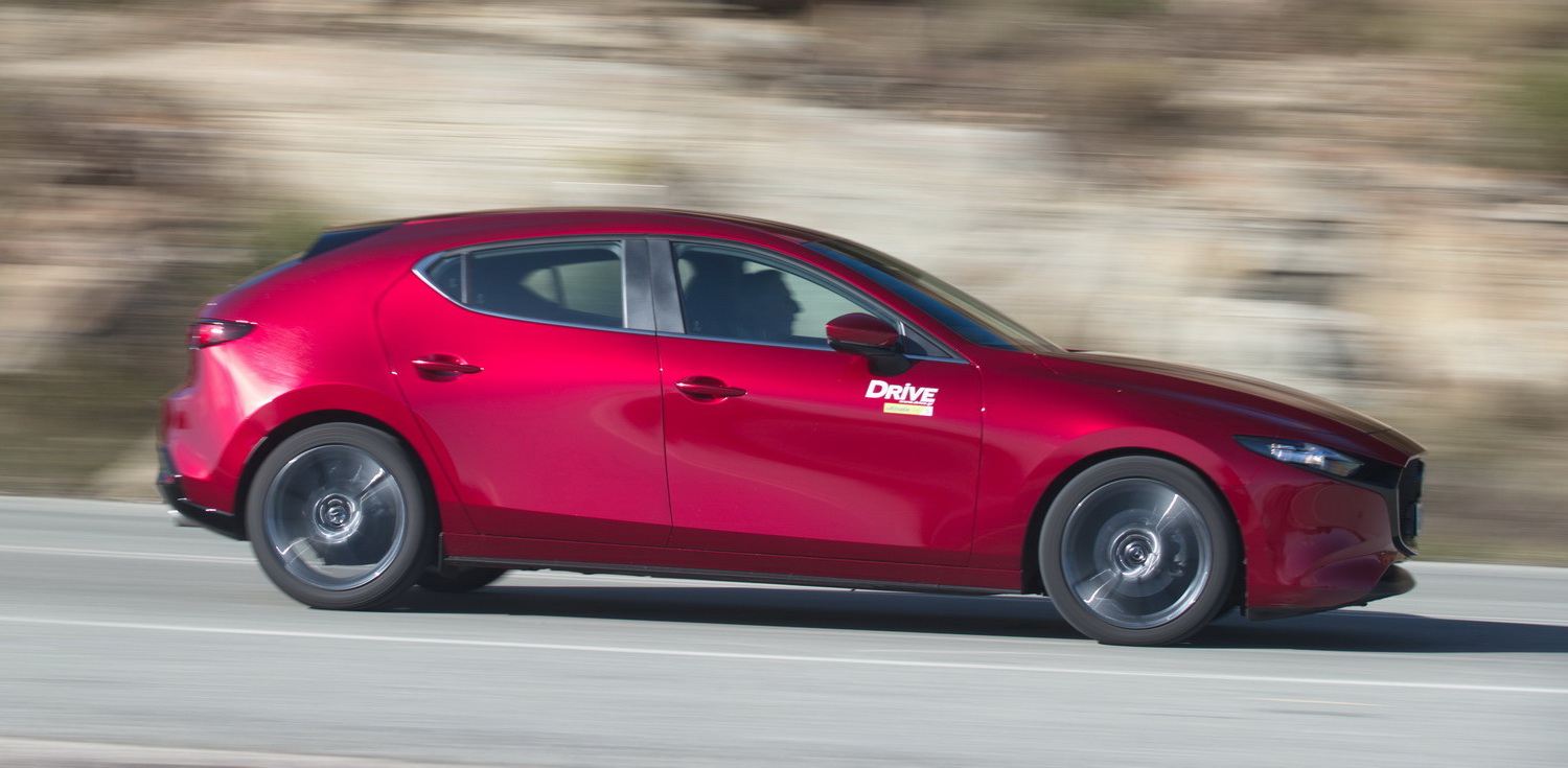 Mazda3 Hatchback 1.8 Skyactiv-D116_panning